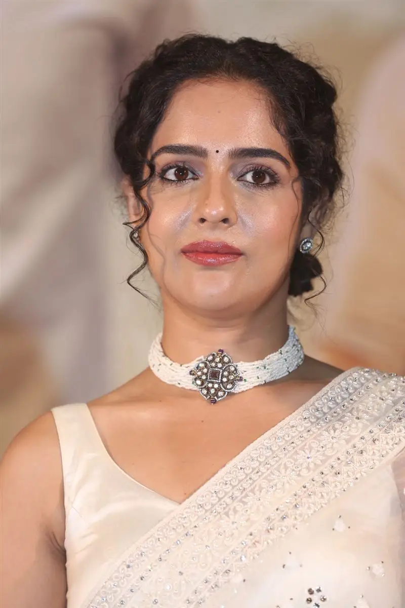 Malvi Malhotra In Sleeveless White Saree